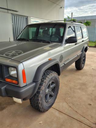 JEEP CHEROKEE 4.0 SPORT 4X4 6I 12V GASOLINA 4P AUTOMÁTICO